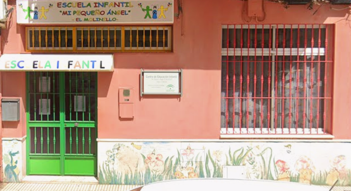Entrada de la Escuela Infantil Mi Pequeño Ángel - El Molinillo